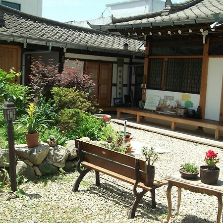 Hotel Dukmanjae à Jeonju Extérieur photo